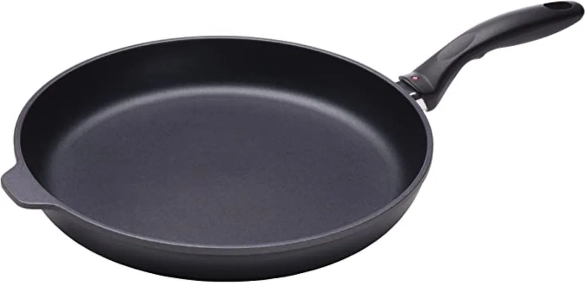 Koekenpan 32cm van Swiss Diamond in Zwart – productfoto