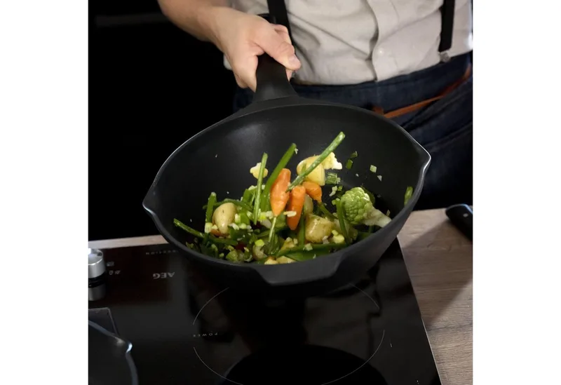 Robusto - Wokpan - Ø 28 cm - Geschikt voor Inductie - RVS - Anti-aanbaklaag von Tefal in Schwarz – Produktfoto 5 von 5