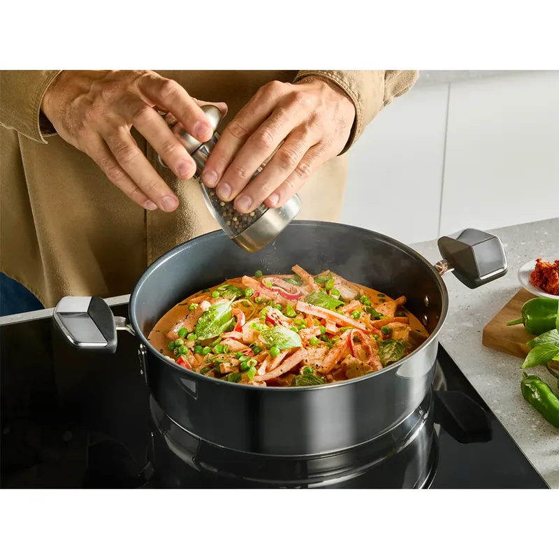 Space Emotion+ - Hapjespan met Deksel - 26 cm - RVS - Geschikt voor Inductie by Tefal in Silver – product photo 6 of 6