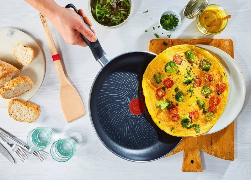 Start'easy koekenpan - 24 cm -Geschikt Voor Alle Warmtebronnen by Tefal in Black – product photo 4 of 5