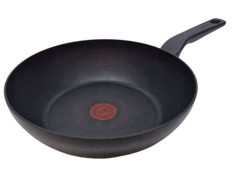 Wok Pan 28cm Titan Coating - Geschikt voor Alle Warmtebronnen by Tefal in Black – product photo
