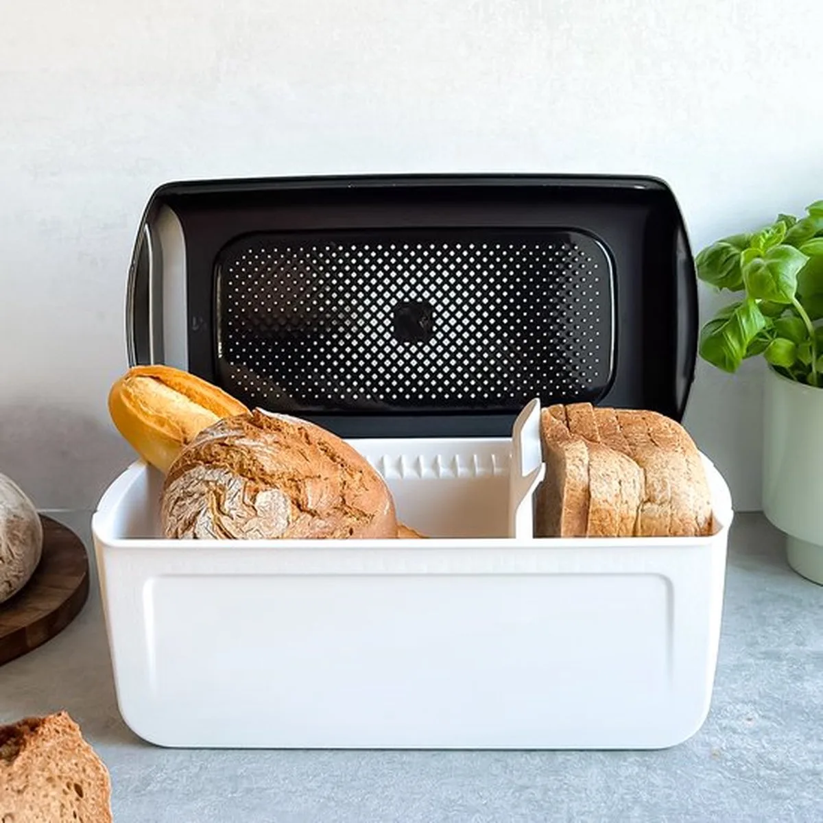 BreadSmart Brood Bewaardoos by Tupperware in White, Black – product photo