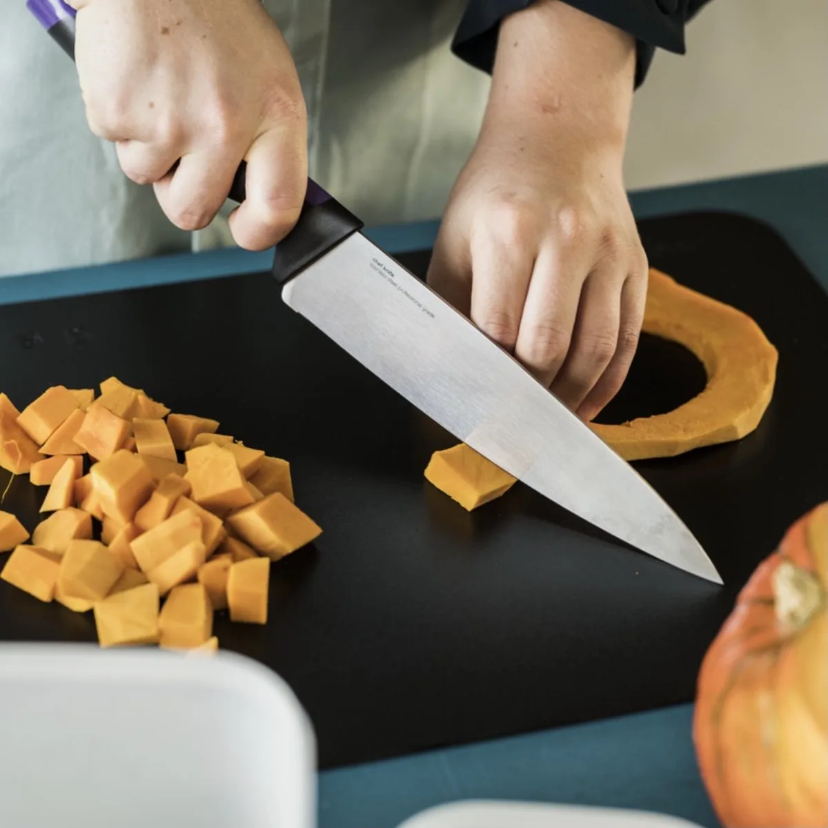 koksmes van Tupperware in Handvat: paars – productfoto
