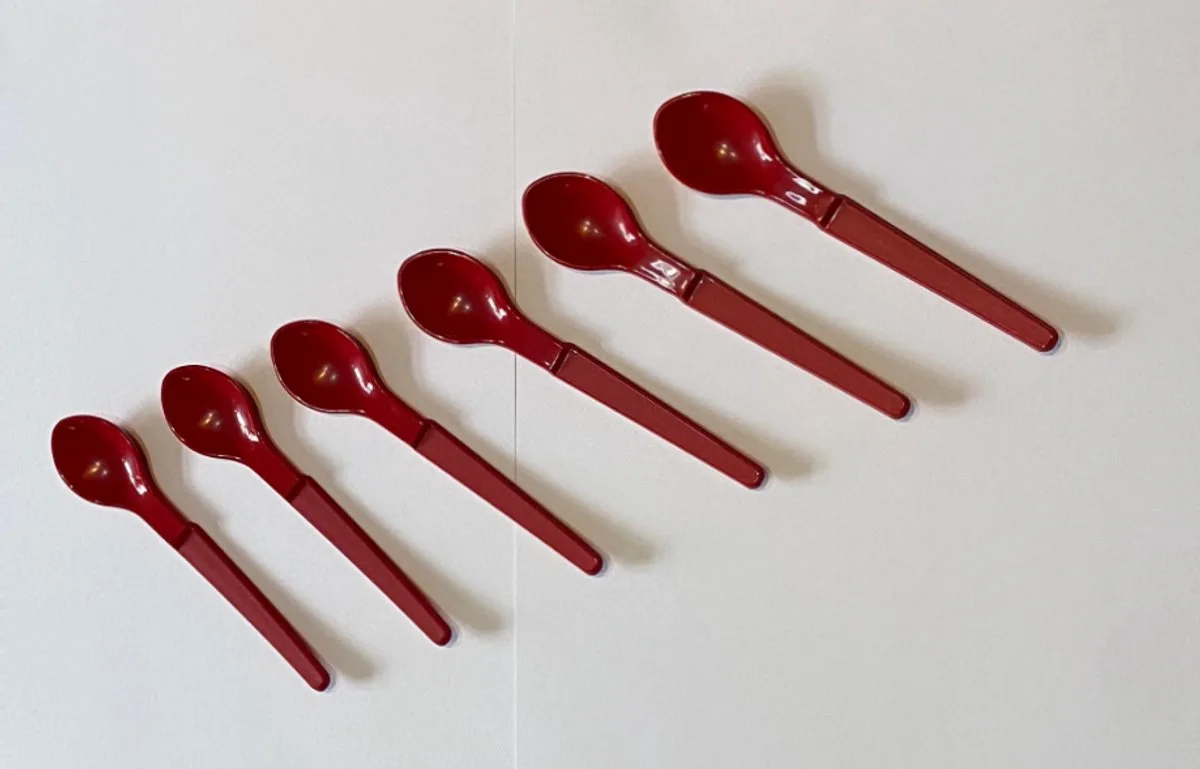 Tupperware 6 Hangaanlepels - Plastic Lepeltjes Lepels Eierlepeltje van Tupperware in Meerkleurig – productfoto