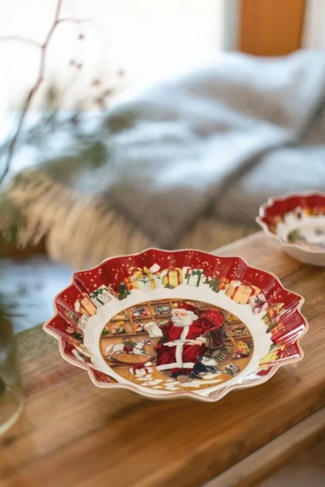 Serveerschaal Toy's Fantasy Kerstman - ø 25 cm von Villeroy & Boch in Rot – Produktfoto 3 von 4