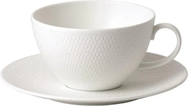 Gio Breakfast Cup & Saucer BXD von Wedgwood in Weiß – Produktfoto