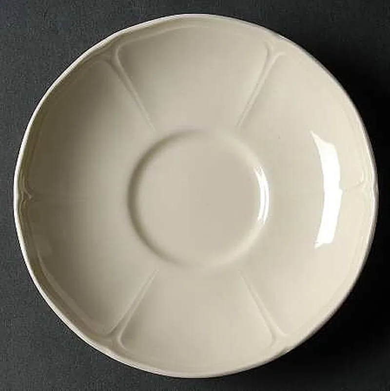 Queen's Plain - Early Morning Schotel - 13.5cm by Wedgwood in Cream – product photo