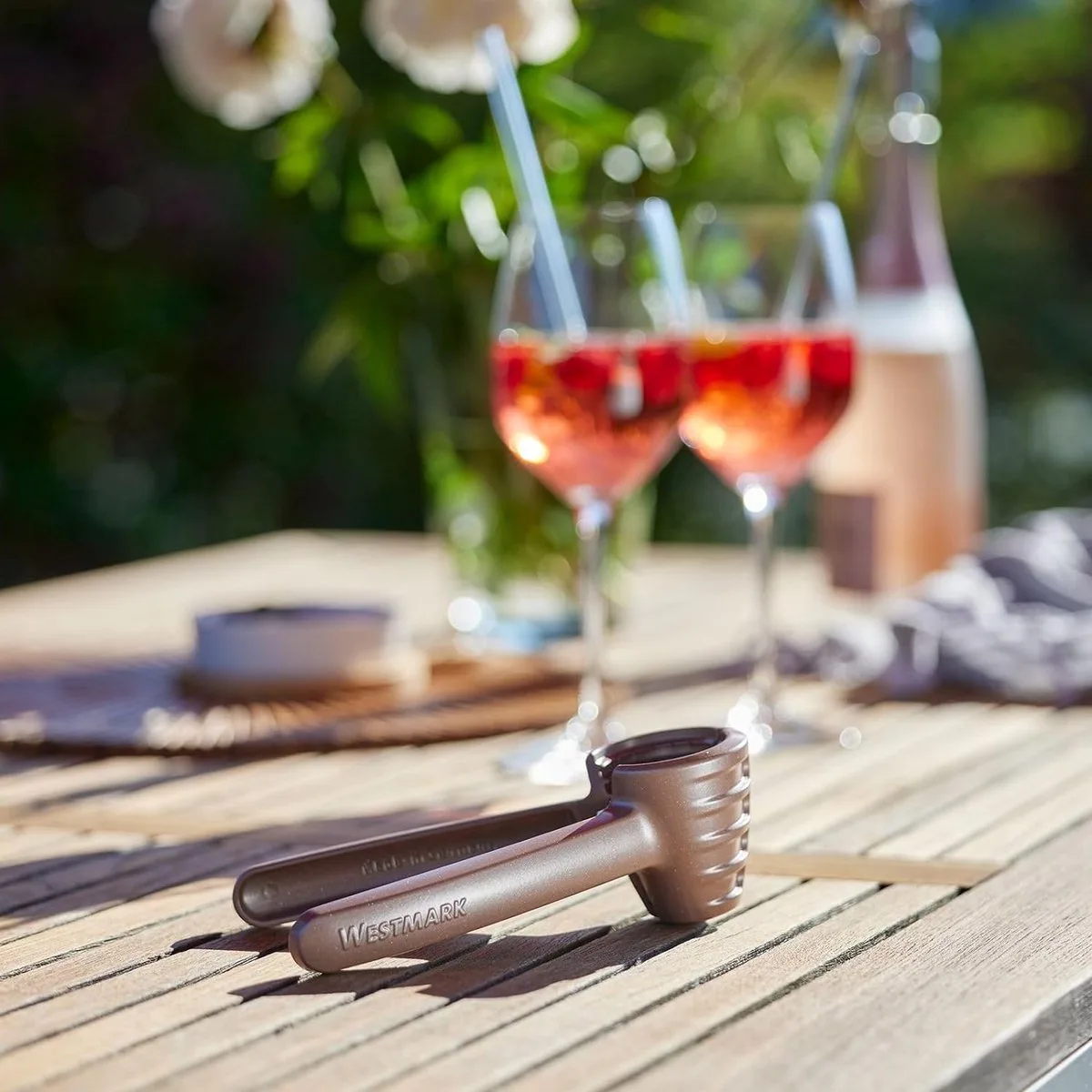 Notenkraker Nussprofi – stevige notenkraker voor walnoten, paranoten en hazelnoten, makkelijk in gebruik, incl. klem om de tang bij elkaar te houden – aluminium by Westmark in Brown – product photo