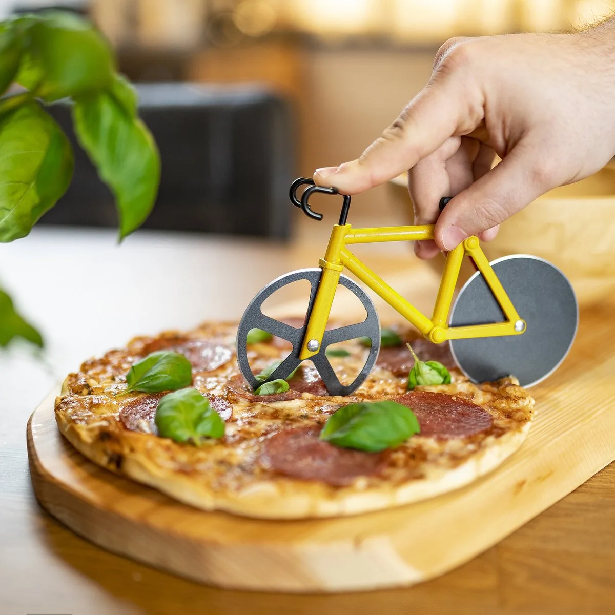 Pizzasnijder "Fuentez", 1329226Y von Westmark in Gelb – Produktfoto