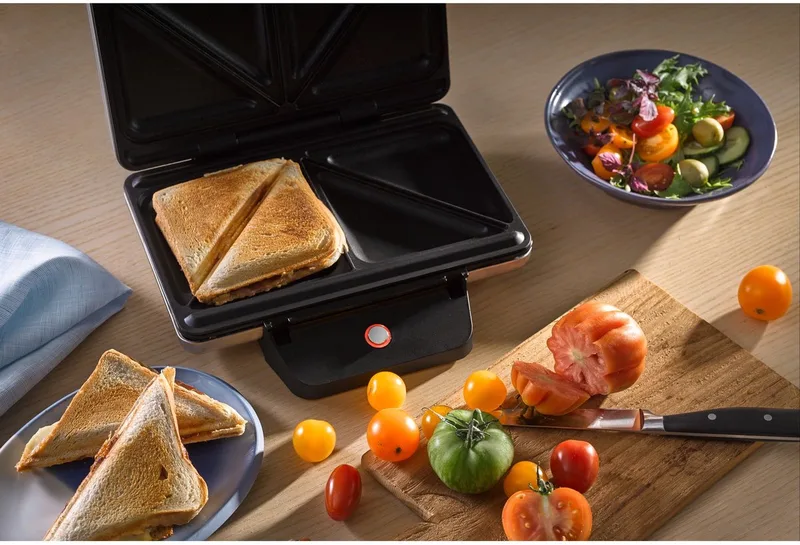 Lono Tosti-apparaat - RVS - Compact Design - Voor Perfecte Tosti's by WMF in Cromargan – product photo 1 of 3