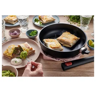 Eco Lite Hapjespan 24 cm van Woll in Zwart – productfoto 5 van 5
