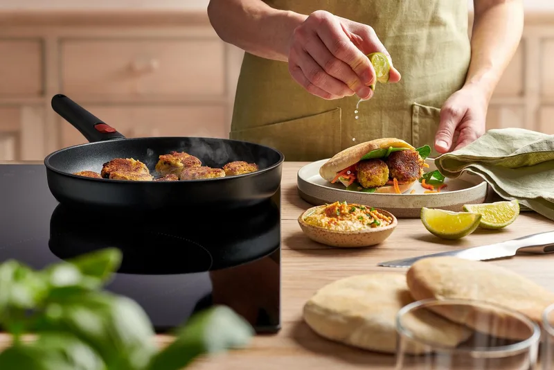 Koekenpan, ø 28 cm, 1.95 L, Gerecycled Aluminium, QXR Non Stick, Inductie von Woll in Schwarz – Produktfoto 4 von 4