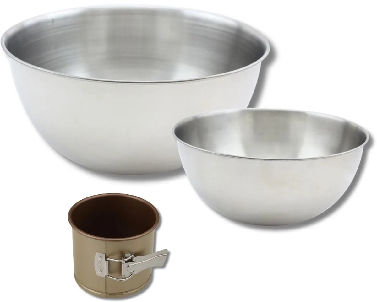 Set met 1 kleine panettonevorm, 1 spatel Zenker en 2 roestvrijstalen mengkommen Fackelmann van Zenker in Goud – productfoto