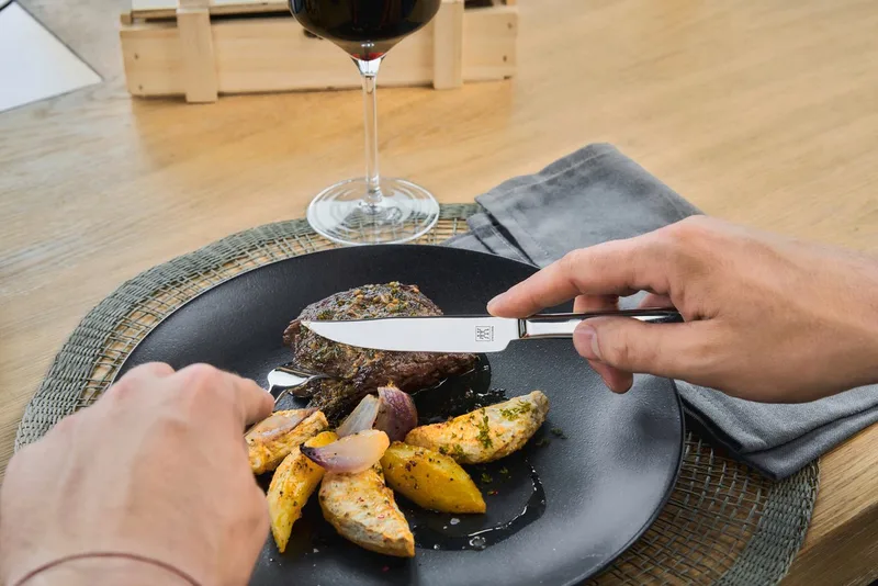 Steak bestekset - 12-delig - In rustieke houten doos - Roestvrij staal von Zwilling in Roestvrijstaal – Produktfoto 5 von 5