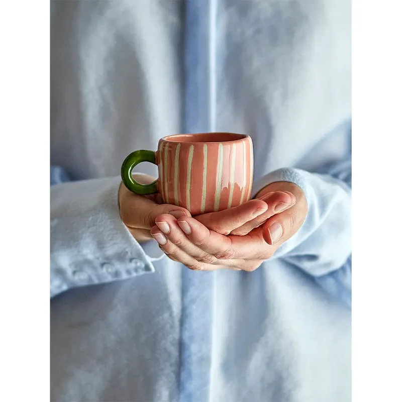 Handbemalte kleine Tasse Nini de Bloomingville – photo produit 5 sur 5