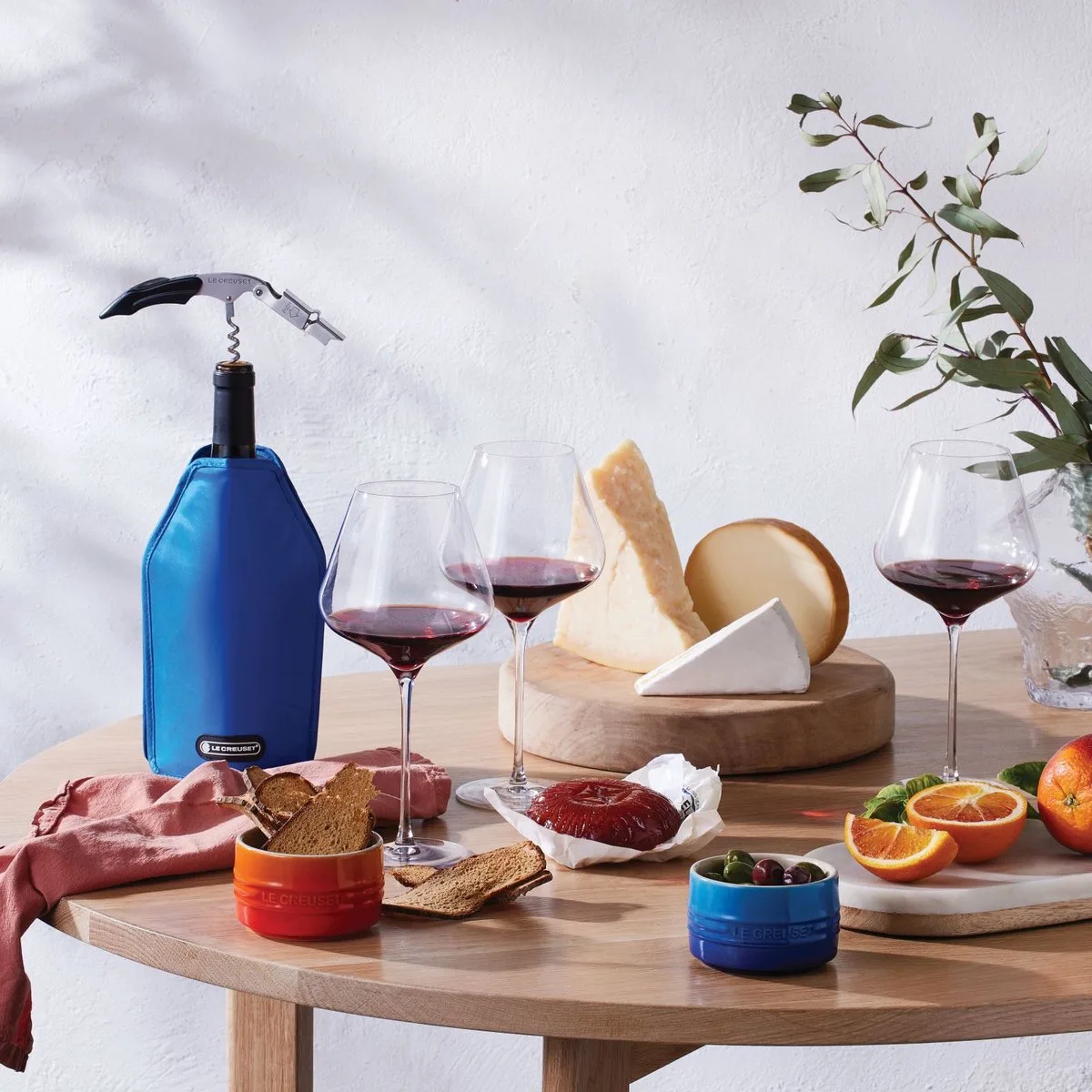 Wijnkoeler Azure 24 cm van Le Creuset in Blauw – productfoto