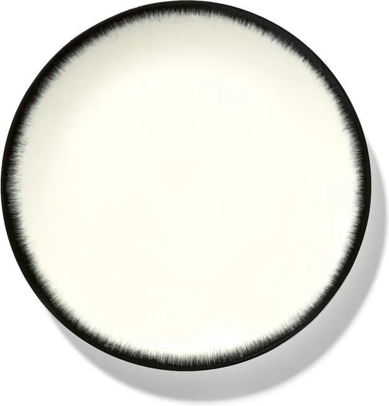 Ann Demeulemeester Dé bord D24cm off white/black var3 by Serax in White – product photo