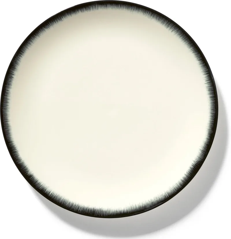 Dé Tableware by Ann Demeulemeester - Dinerbord Variatie 3 - Ø28 - 2 stuks von Serax in Off-white, Schwarz – Produktfoto