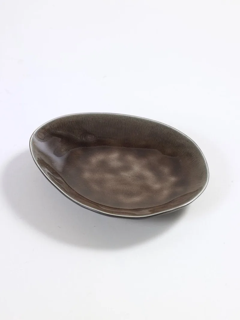 Pascale Naessens Pure - Ovaal Bord S - Bruin - 4 stuks by Serax in Black – product photo