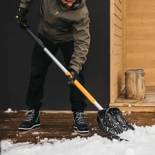 Pelle à Neige X-series Telescopic Pusher van Fiskars – productfoto 5 van 5